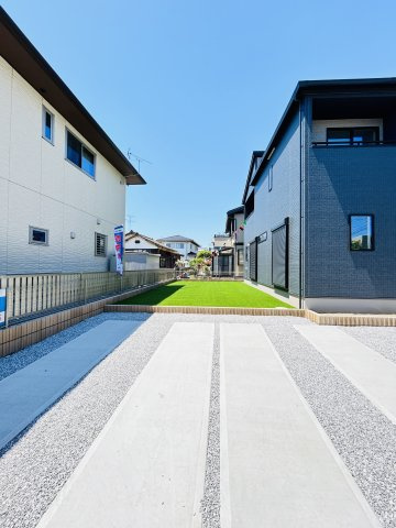 新築　高崎市浜尻町2期　GRAFARE　１号棟の駐車場|現地写真　駐車スペースは並列2台+１台分可能です！
