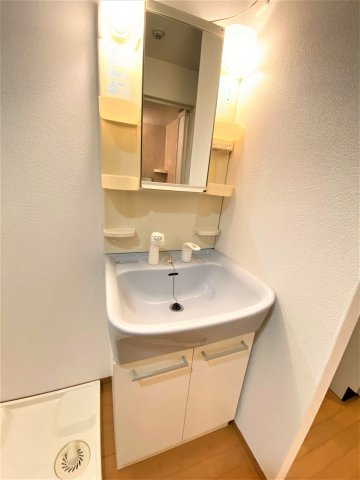 ソレイユ山代の洗面所|別部屋同間取の参考写真となります。