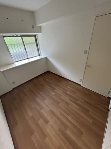 デメテル高取台の洋室