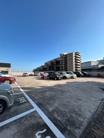 デメテル高取台の駐車場