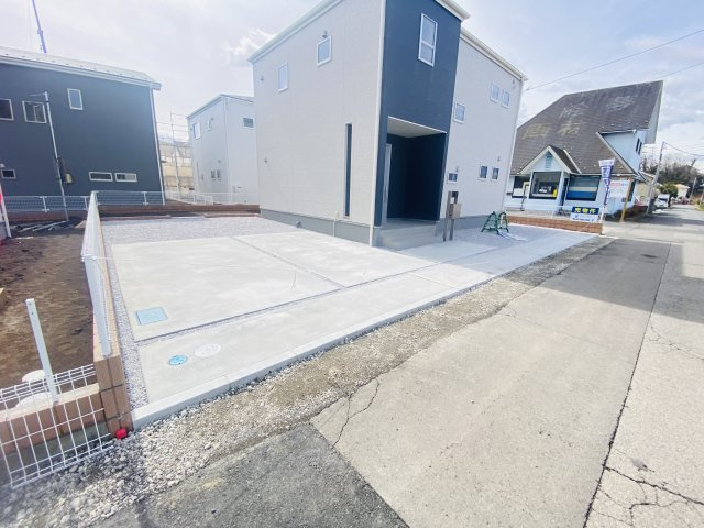新築　北群馬郡吉岡町漆原第5　Liveie Garden.S　1号棟の駐車場|現地写真　駐車スペースは2台分可能です！					
