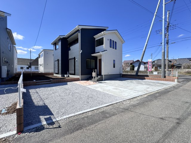 新築　北群馬郡吉岡町漆原第5　Liveie Garden.S　2号棟の駐車場|現地写真　駐車スペースは2台分可能です！					
