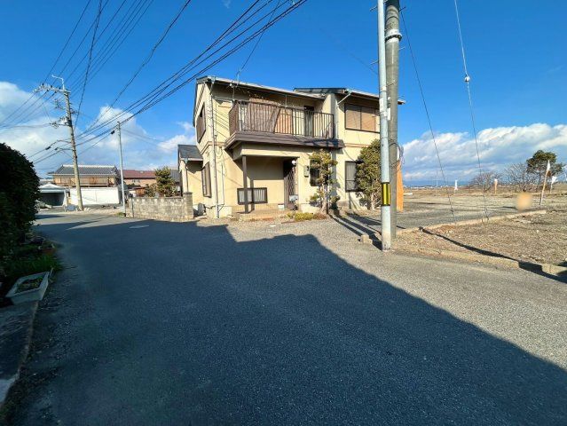守山市赤野井町2号地　売土地の前面道路含む現地写真