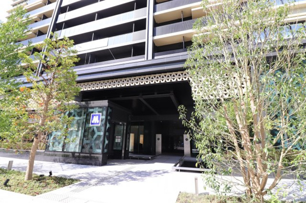  | 【エントランス外観】OsakaMetro「堺筋本町」駅直結1分。敷地内から駅へダイレクトにアクセス！