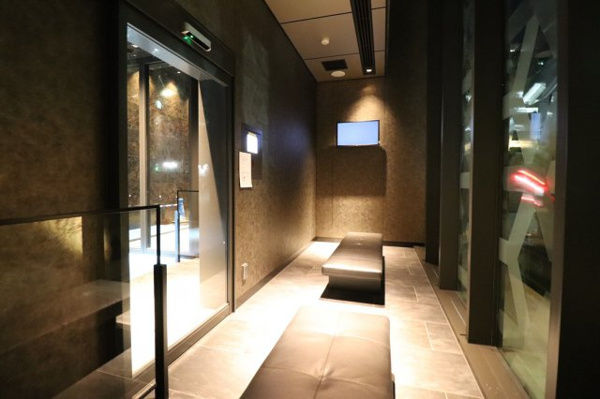 【その他共用部分】 | 【ウェイティングルーム】タワーパーキング利用時の待ち時間も快適にお過ごしいただけます！