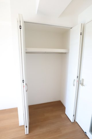 大阪市旭区赤川２丁目の賃貸マンションの収納