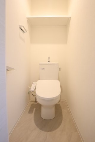 大阪市旭区赤川２丁目の賃貸マンションのトイレ