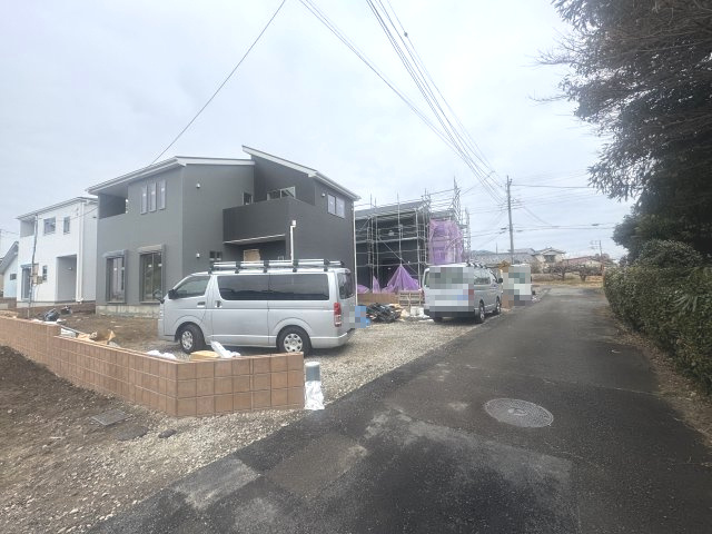 新築　北群馬郡吉岡町漆原第5　Liveie Garden.S　3号棟の前面道路含む現地写真|東側接道幅員約4ｍ			

