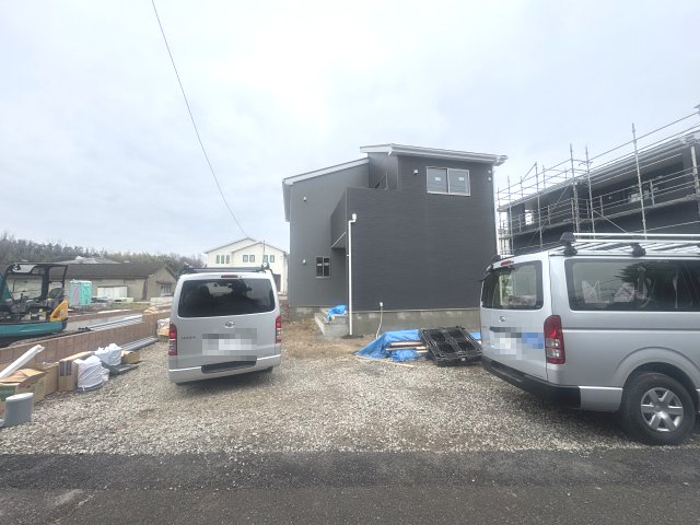 新築　北群馬郡吉岡町漆原第5　Liveie Garden.S　3号棟の駐車場|現地写真　駐車スペースは2台分可能です！					
