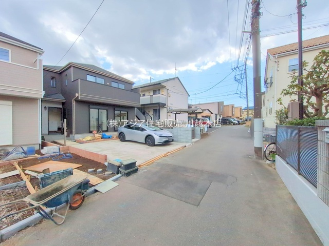 月々８万円台～　新築戸建　川越市鯨井の前面道路含む現地写真|2号棟　前面道路4.0ｍ公道　接道幅も広い為お車の出し入れがラクラクです♪