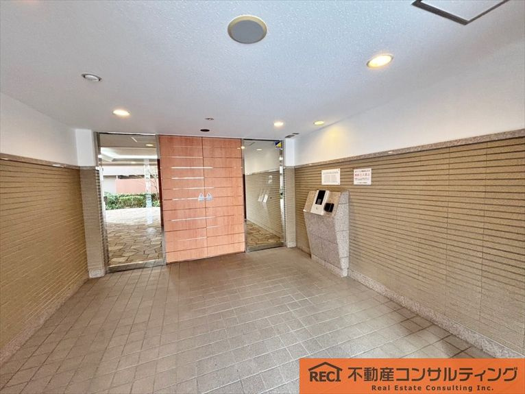 アルス西宮北口のエントランス