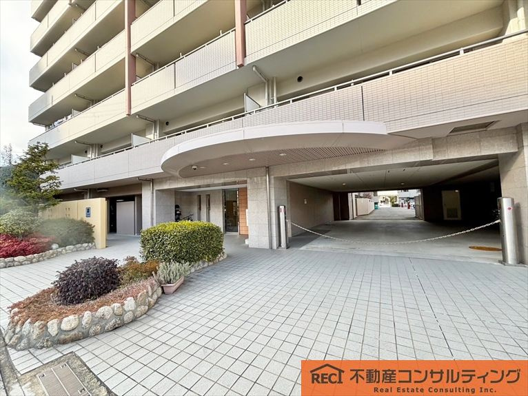 アルス西宮北口の駐車場