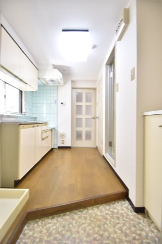 大阪市城東区成育４丁目の賃貸マンションの玄関