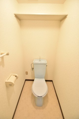 大阪市城東区成育４丁目の賃貸マンションのトイレ