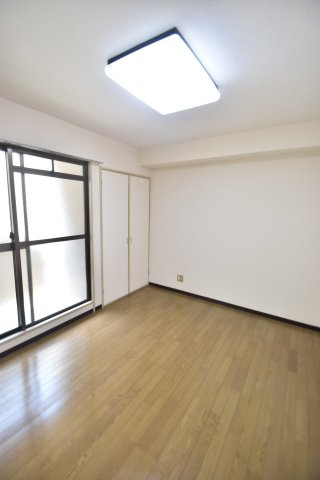 大阪市城東区成育４丁目の賃貸マンションの居間・リビング