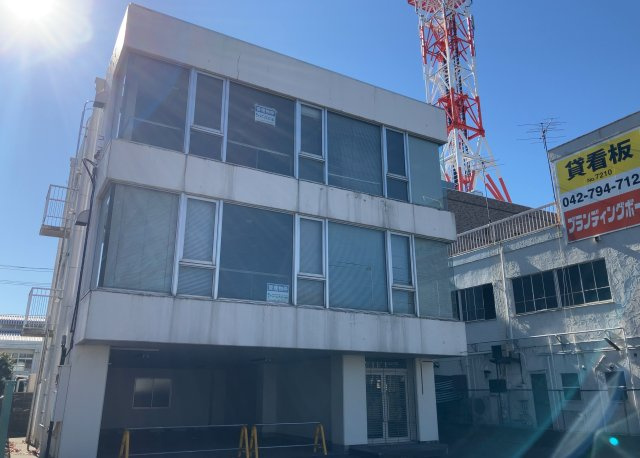 【外観】 | 土地の形が極端に長細かったり、狭小地、あるいは道路との高低差がある傾斜地だった場合、後々売ろうとしても買い手がつかない場合もあります。後々、売却することになった時に価値の下がらない土地を選びましょう。