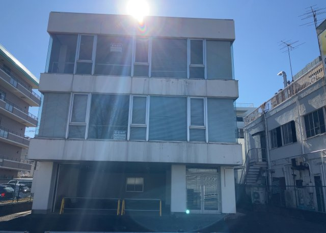 【外観】 | 物件の詳細については、現地を見てわかること以外に、役所や法務局などで調べないとわからないことがあります。そのため、現地に行く場合は、もしこの物件を買ったらどのような生活ができるかをイメージしましょう。