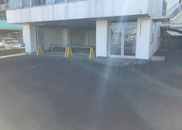 【外観】 | 土地購入を検討されている場合、境界杭がない状態で購入してしまうと境界確定測量をする必要があり、費用がかかります。購入の前に、売主、隣土地所有者立ち合いのもと境界を確定し境界杭を設置するのがベストです。