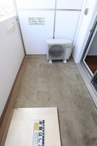 大阪市鶴見区放出東３丁目の賃貸マンションのバルコニー