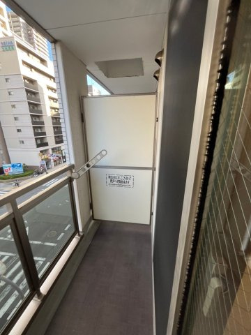 ヴェヌスタ同心のバルコニー|外からの目が気にならないバルコニーで洗濯物が干せます