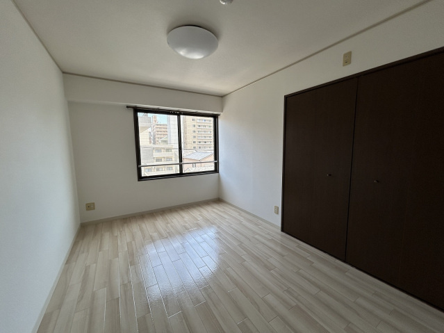 松川ビルの洋室|コンパクトで使いやすい洋室です