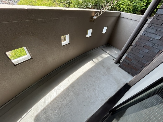 松川ビルのバルコニー|開放的で明るい空間を演出してくれるバルコニーです