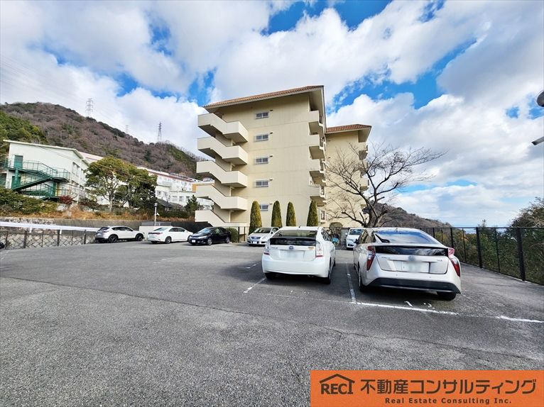 プラザ翠光の駐車場