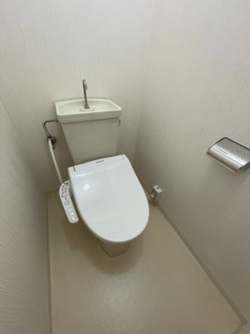 セントラルハイツ中山のトイレ|落ち着いた色調のトイレです