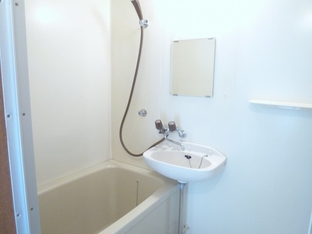 シティハイツ今成の浴室