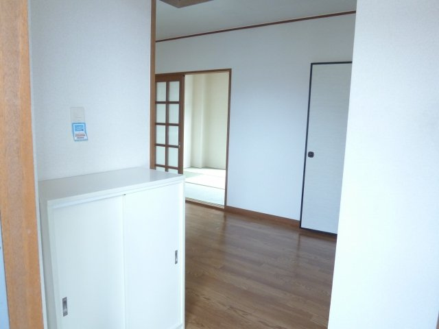 シティハイツ今成の玄関