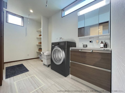 【脱衣所】 | 【洗面脱衣所　CG家具設置イメージ】
※画像に含まれる家具家電はCGで設置したイメージです。実際の物件には付帯されません。