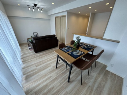 【居間・リビング】ローレルコートアネスト宮島口 