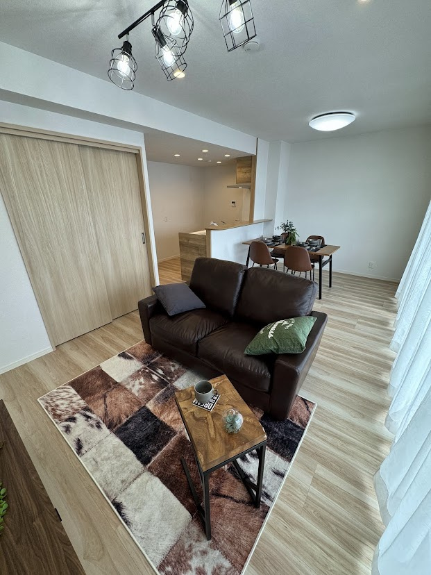 【居間・リビング】ローレルコートアネスト宮島口 