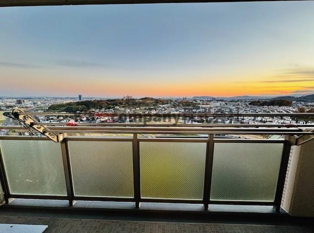 ■厚木市恩名5丁目　エステ・スクエア本厚木参番館■の展望|夕方のバルコニーからの眺望♪毎日さまざまな時間帯の素敵な眺望を楽しむことが出来ます☆