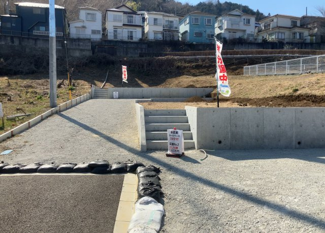 【外観】 | 土地購入を検討されている場合、境界杭がない状態で購入してしまうと境界確定測量をする必要があり、費用がかかります。購入の前に、売主、隣土地所有者立ち合いのもと境界を確定し境界杭を設置するのがベストです。
