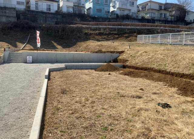 【外観】 | 家を建てる前提で土地を探している場合、地盤の丈夫さは譲れない条件の一つです。地盤が脆弱だと追加工事が必要となります。また、過去に地盤沈下や液状化現象を起こした土地は、できるだけ避けた方がいいでしょう。