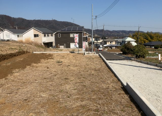 【外観】 | 人が暮らすうえで日光は大切な要素となります。日当たりの良さは譲れないポイントですね。併せて近くに大きな建築物の建築予定がないか、あるいはそれが可能な土地が近くにないか事前に確認することもお勧めします。