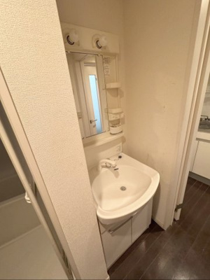 【洗面所】 | ポルックス | 別号室の写真になります。現況優先。