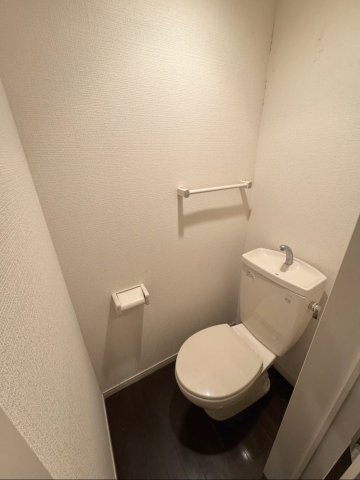 【トイレ】 | ポルックス | 別号室の写真になります。現況優先。