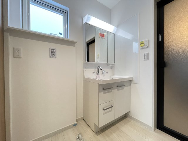 八戸市諏訪1丁目 B棟の独立洗面台