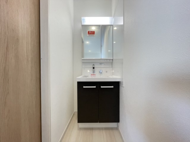 八戸市諏訪1丁目 B棟の独立洗面台|2階洗面台