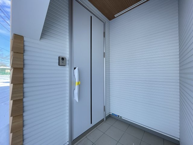 八戸市諏訪1丁目 B棟の玄関