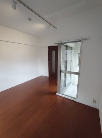 ベルフェリーク新神戸の居間・リビング