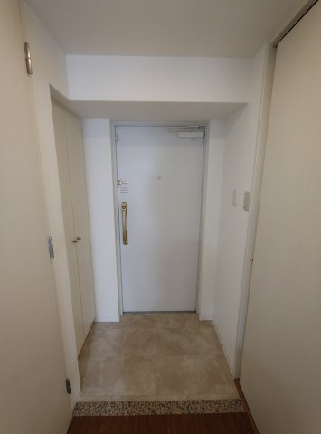 ベルフェリーク新神戸の玄関