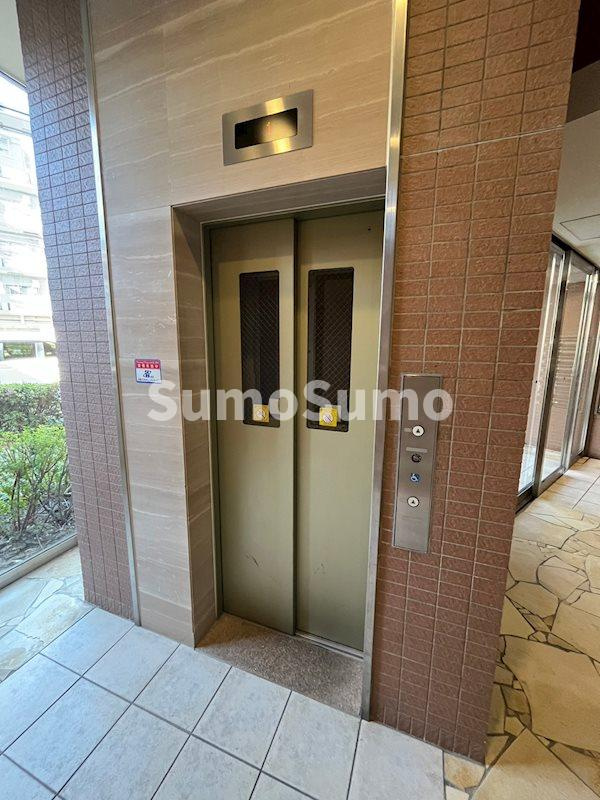 ベルフェリーク新神戸のロビー