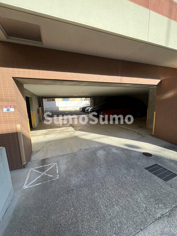 ベルフェリーク新神戸の駐車場