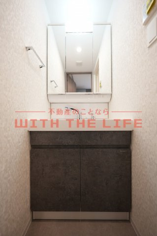 S-RESIDENCE久留米六ツ門abreastⅡ【キャンペーン対象物件】の独立洗面台|独立洗面台、小物を置くことができて便利です