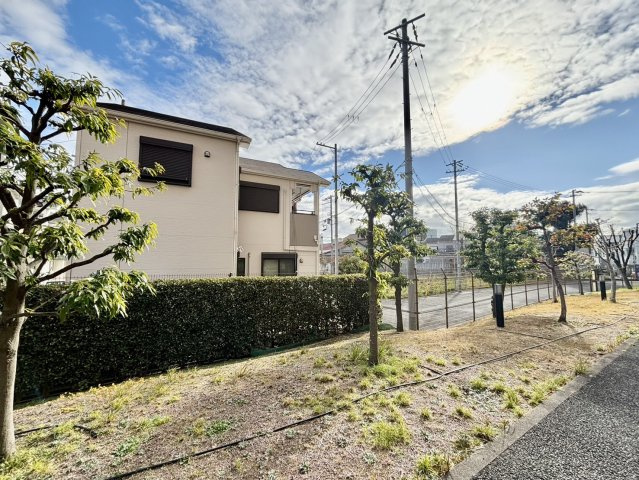 ローレルコート城北公園通り3番館の周辺|【In front of the balcony】
バルコニー前はスッキリしていて風通しの良い環境となっております♪