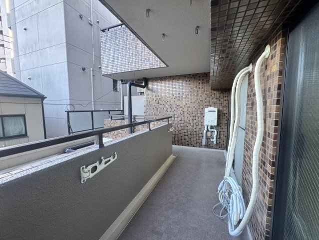 ビバリーハウス本山のバルコニー|バルコニーは隣地と距離があるため、圧迫感や視線が気になりません。