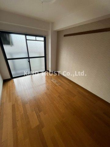 メゾンドヒロ　仲介手数料無料の居間・リビング|ゆったりとした居間です